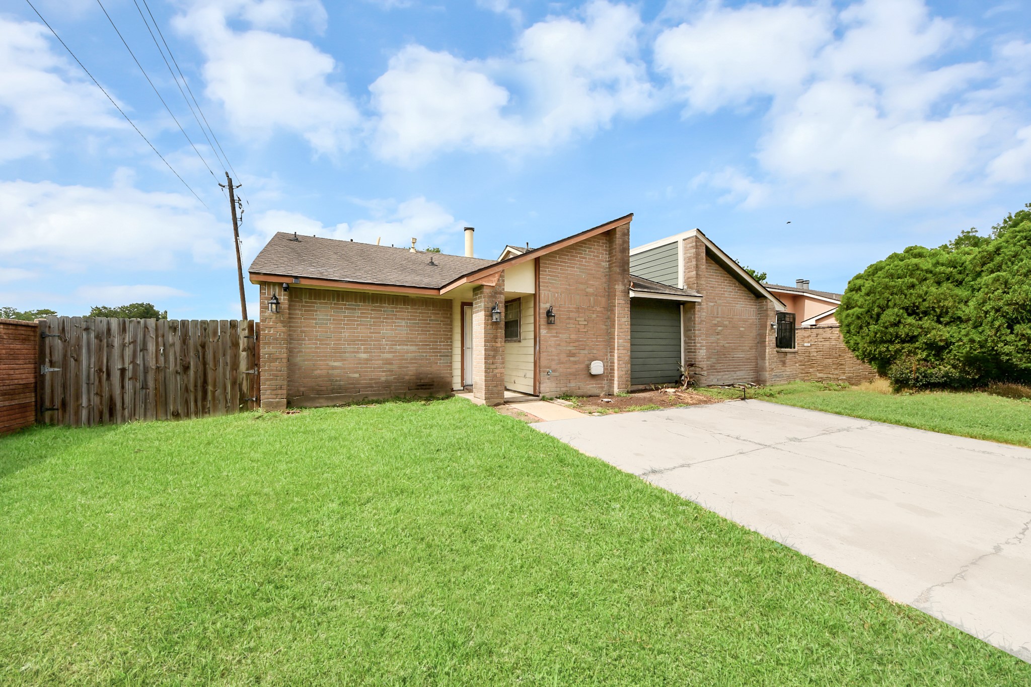 5444 Ridge Wind Lane Property Photo 4