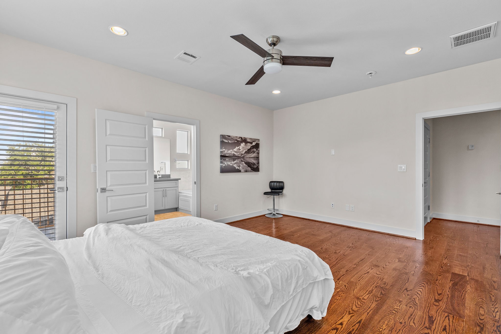 4831 Chenevert Street Property Photo 13