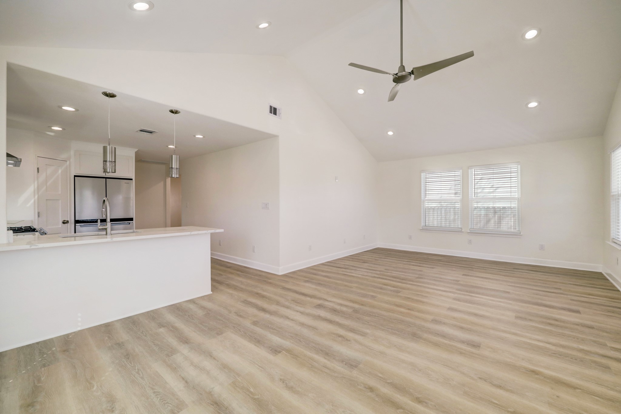 919 E 37th Street Property Photo 11