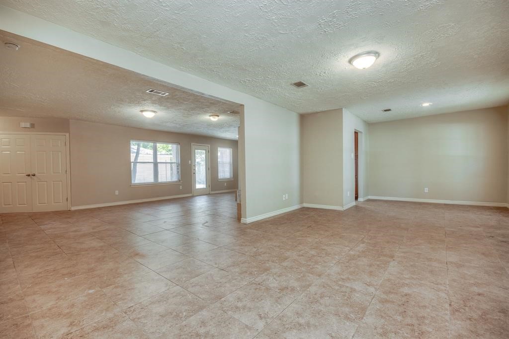 9611 Landry Boulevard Property Photo 3