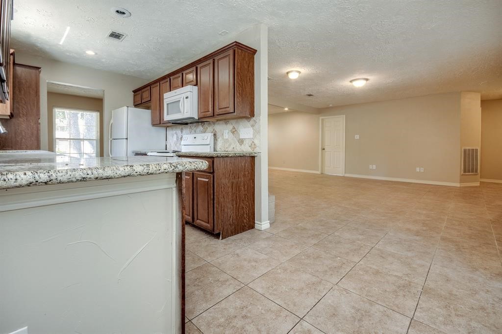 9611 Landry Boulevard Property Photo 6