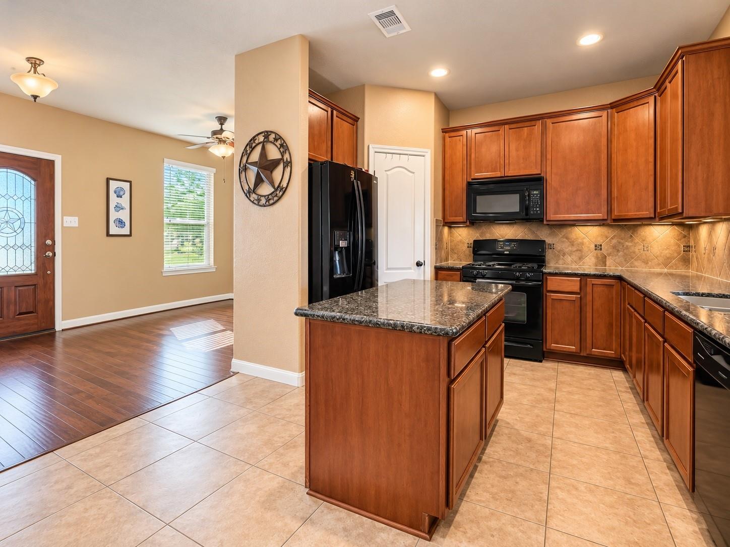 28642 Lockeridge Springs Drive, Spring Tx 77386 Property Photo 6