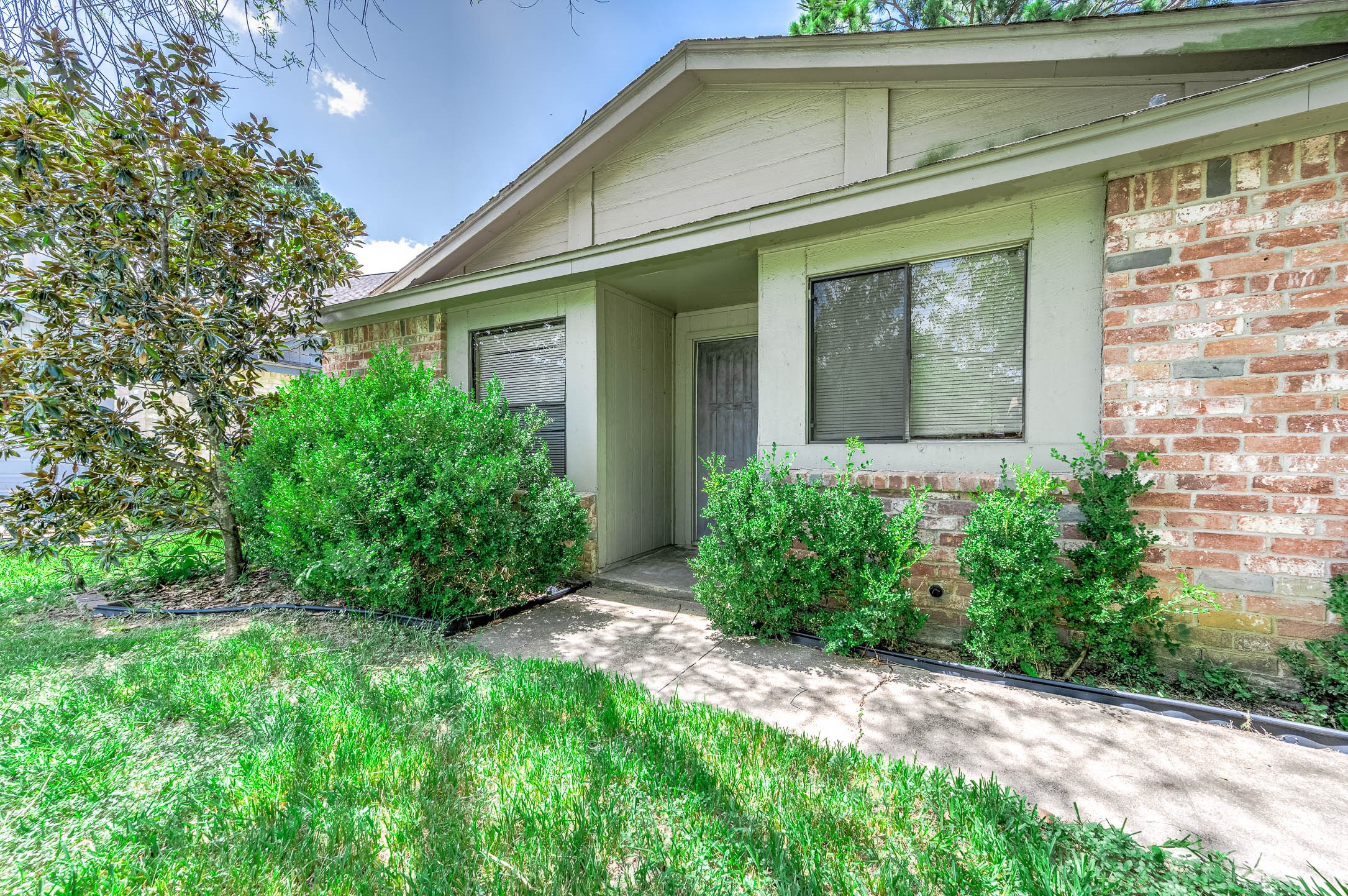 17035 Seven Pines Drive Property Photo 3