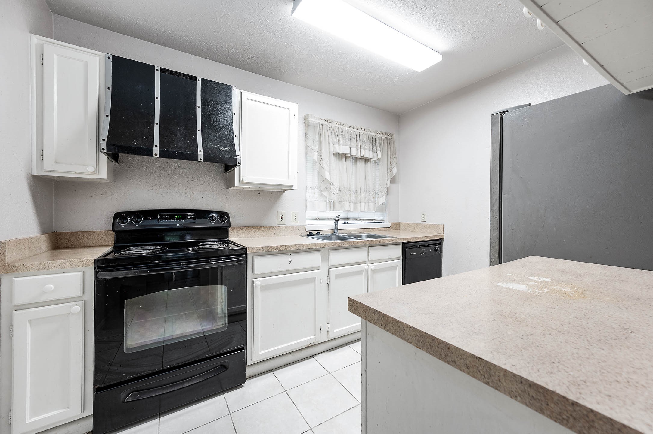 17035 Seven Pines Drive Property Photo 9