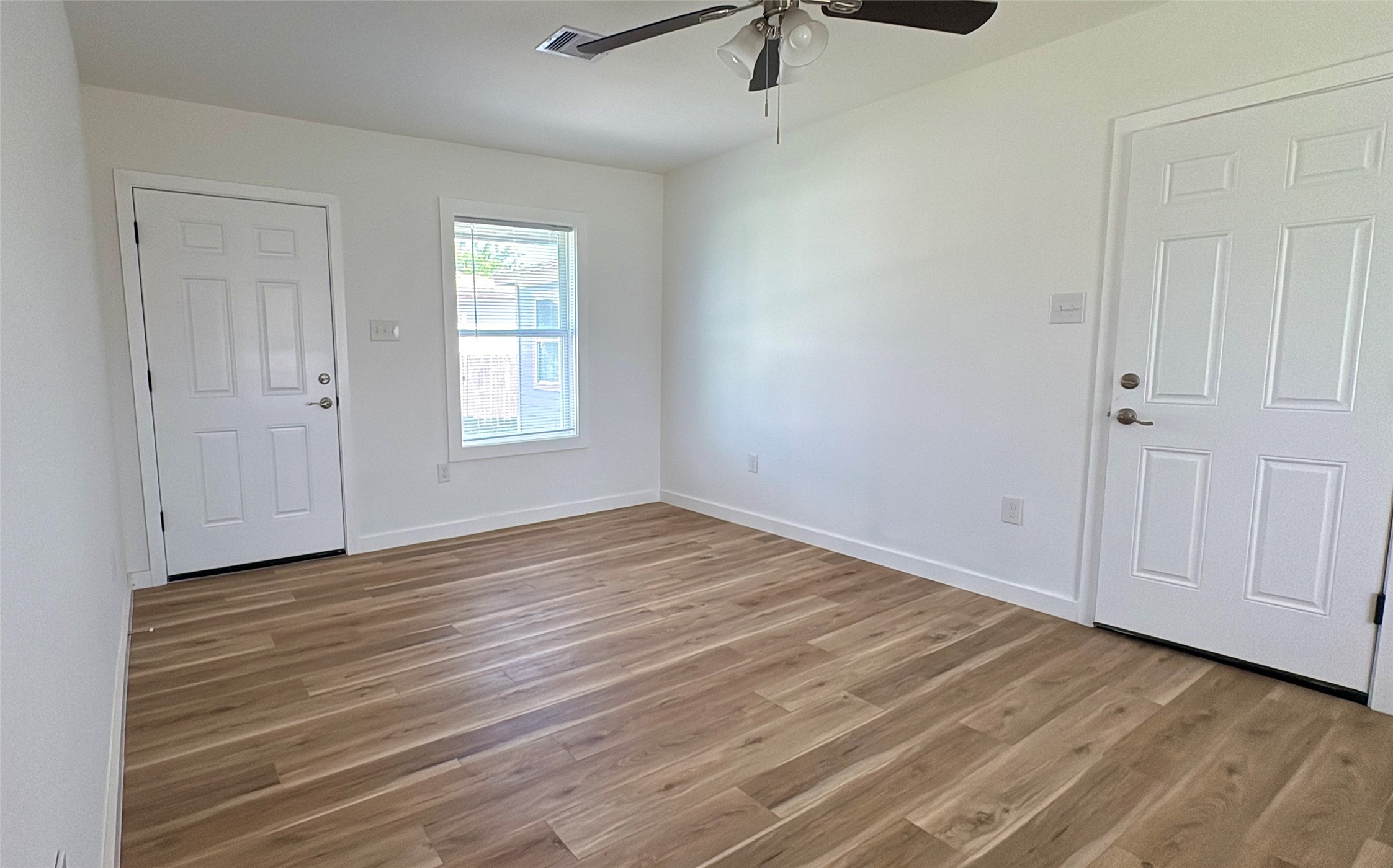 1717 W 4th Street Property Photo 4