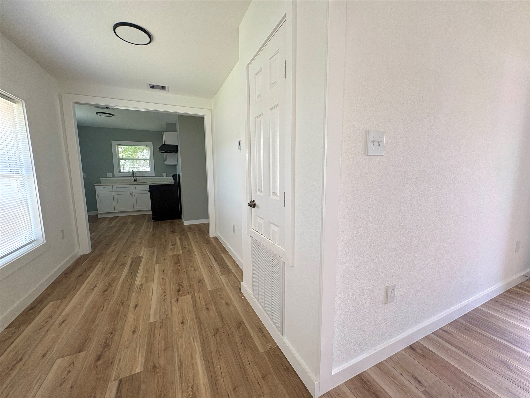 1717 W 4th Street Property Photo 5