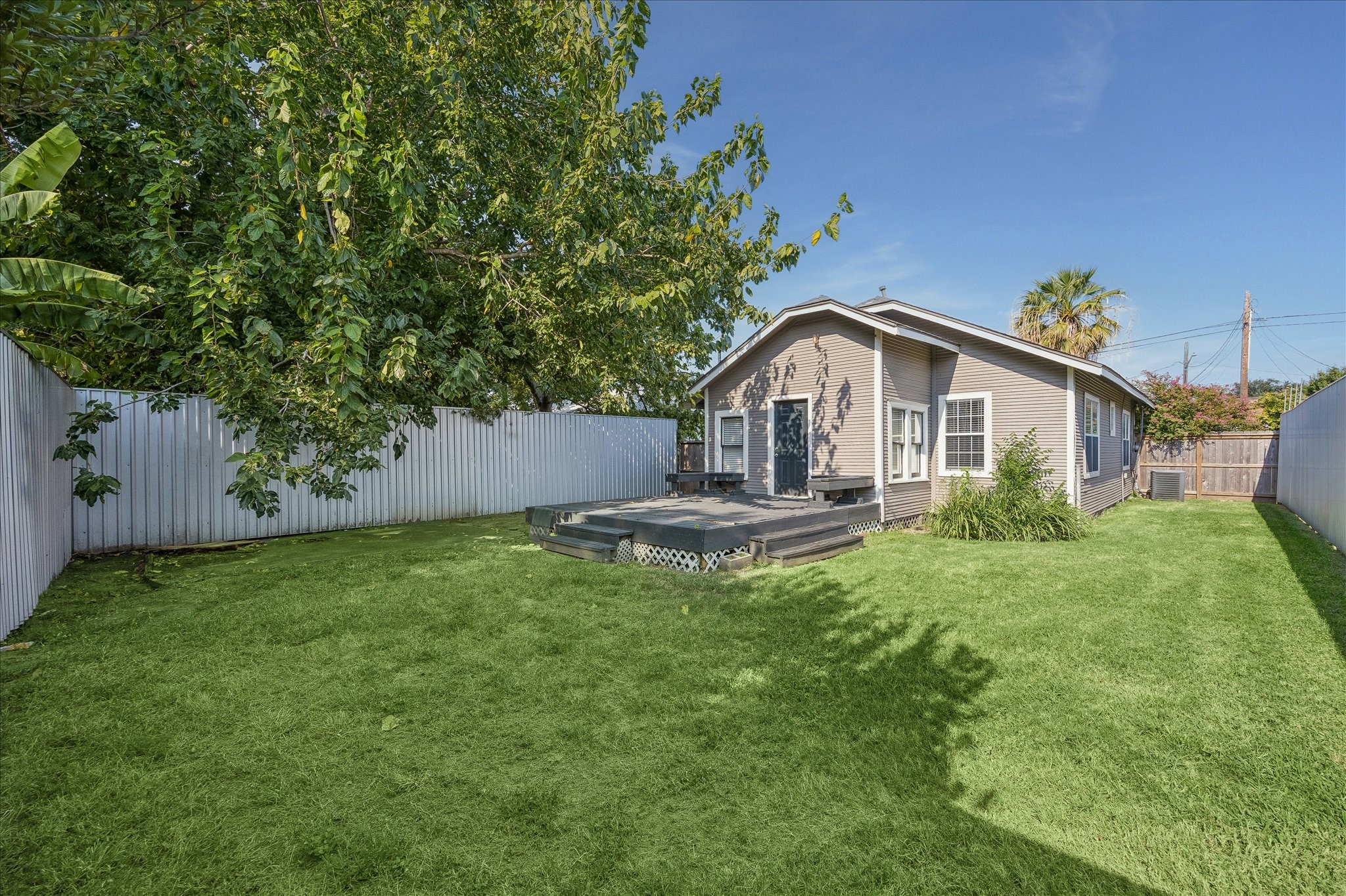 2105 Lawrence Street Property Photo 5