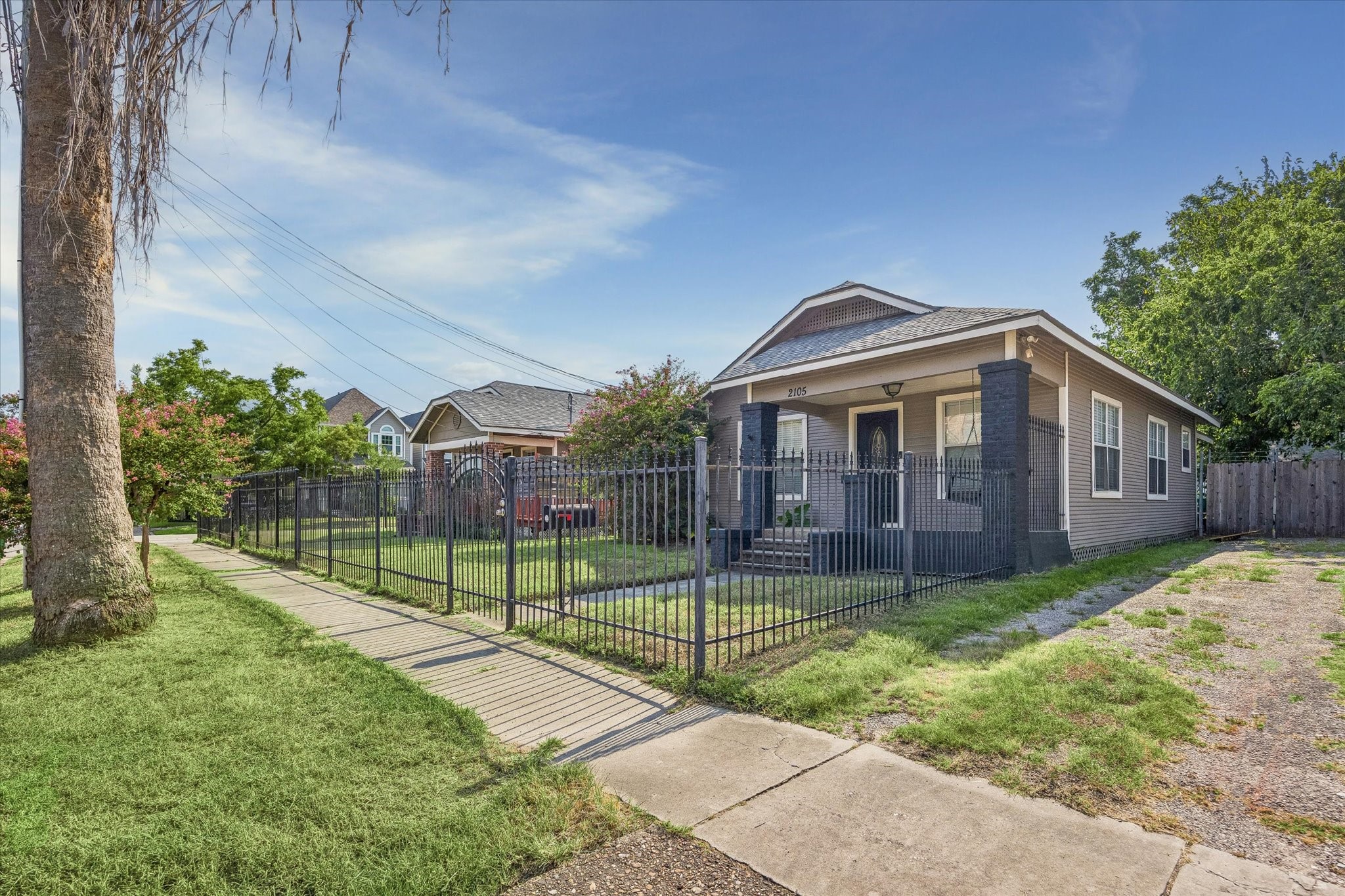 2105 Lawrence Street Property Photo 7
