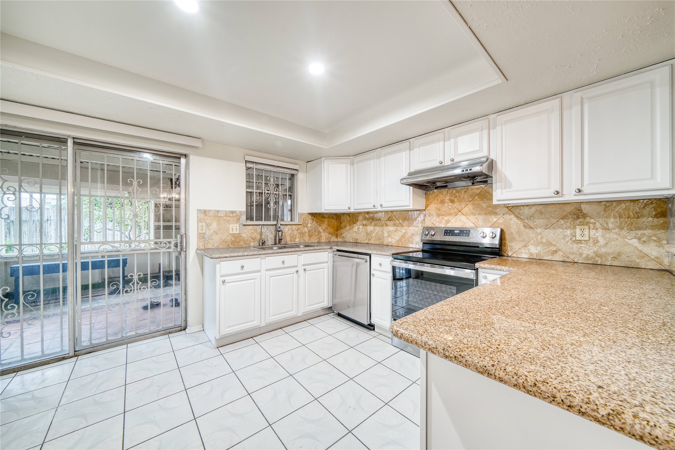 7811 Westbank Avenue Property Photo 14