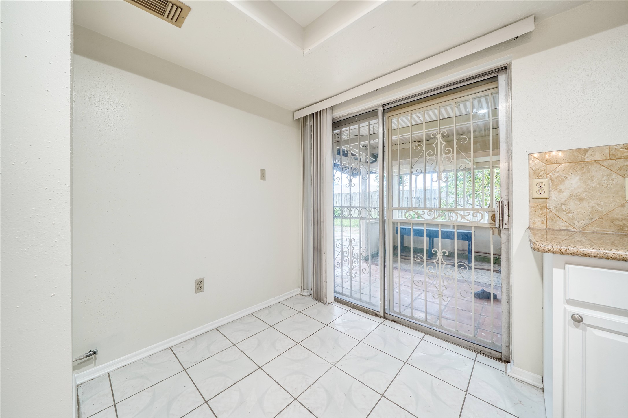 7811 Westbank Avenue Property Photo 16