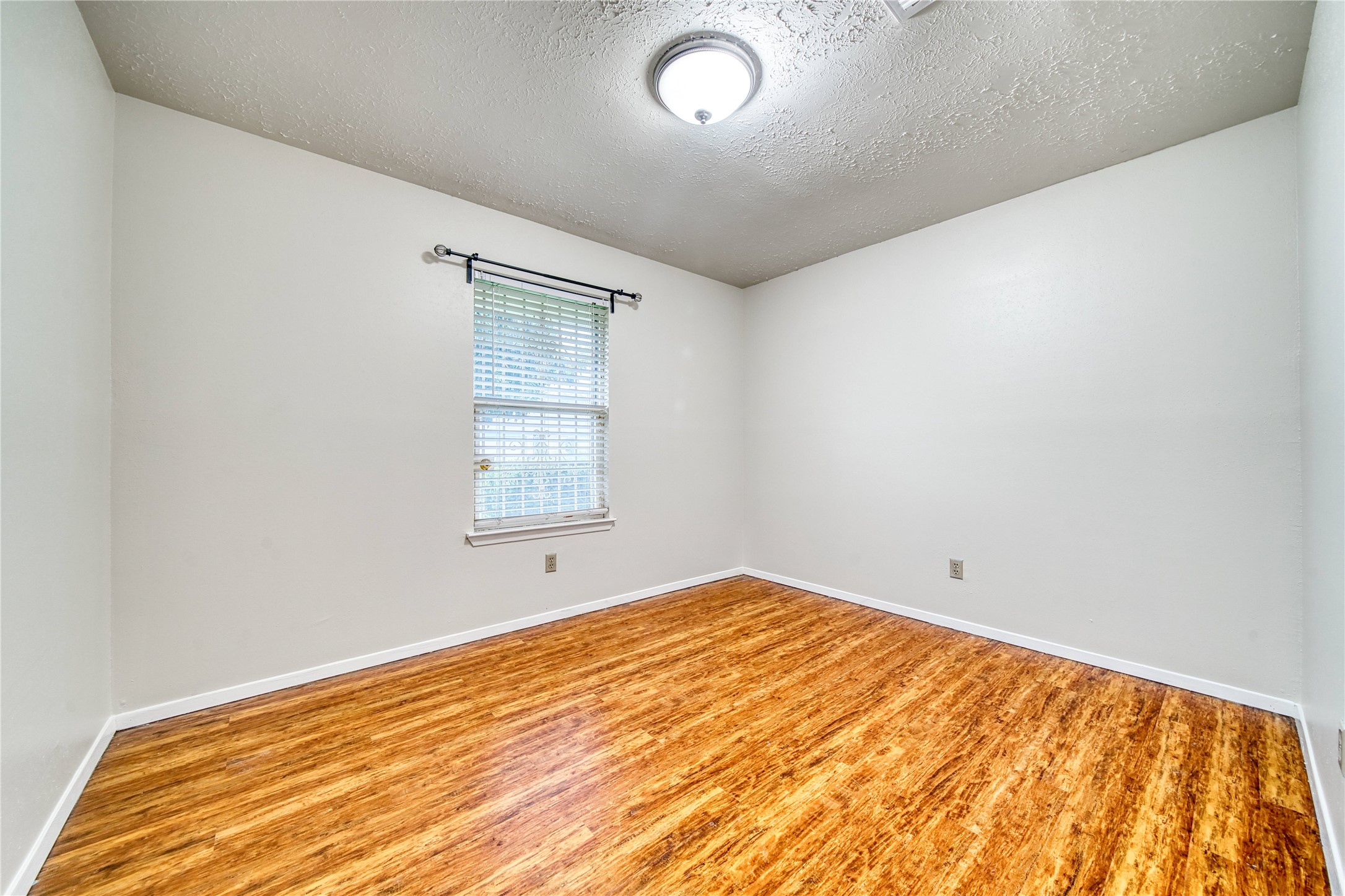 7811 Westbank Avenue Property Photo 22