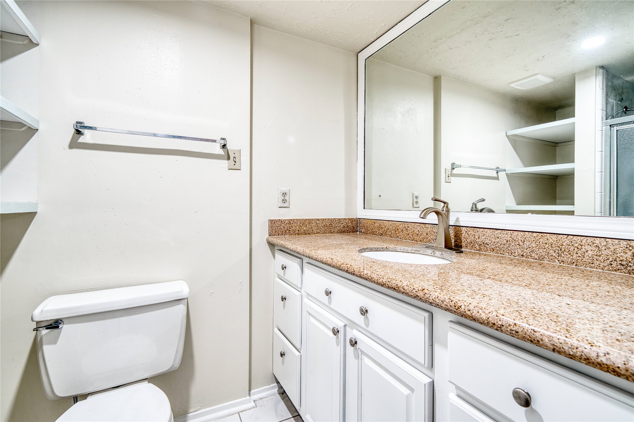 7811 Westbank Avenue Property Photo 26