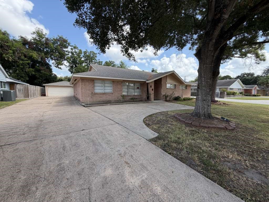 5566 Beechnut Street Property Photo 1
