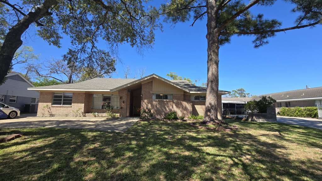 5566 Beechnut Street Property Photo 2