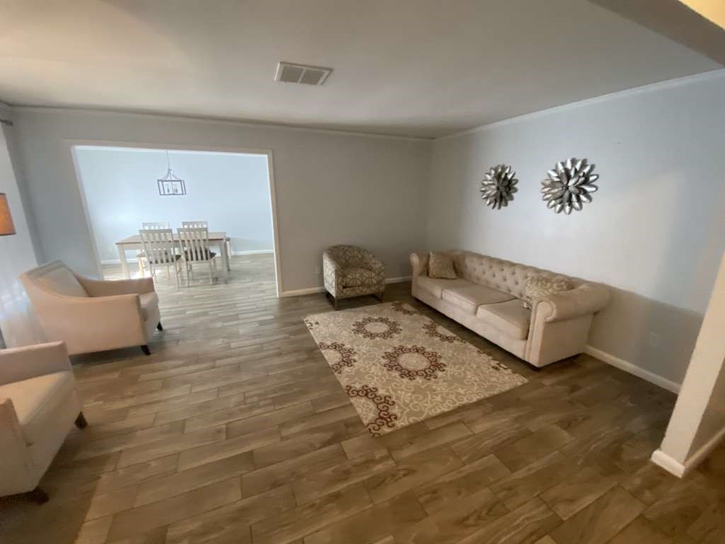 5566 Beechnut Street Property Photo 4