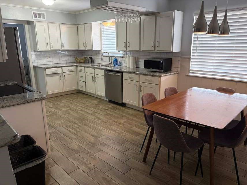 5566 Beechnut Street Property Photo 5