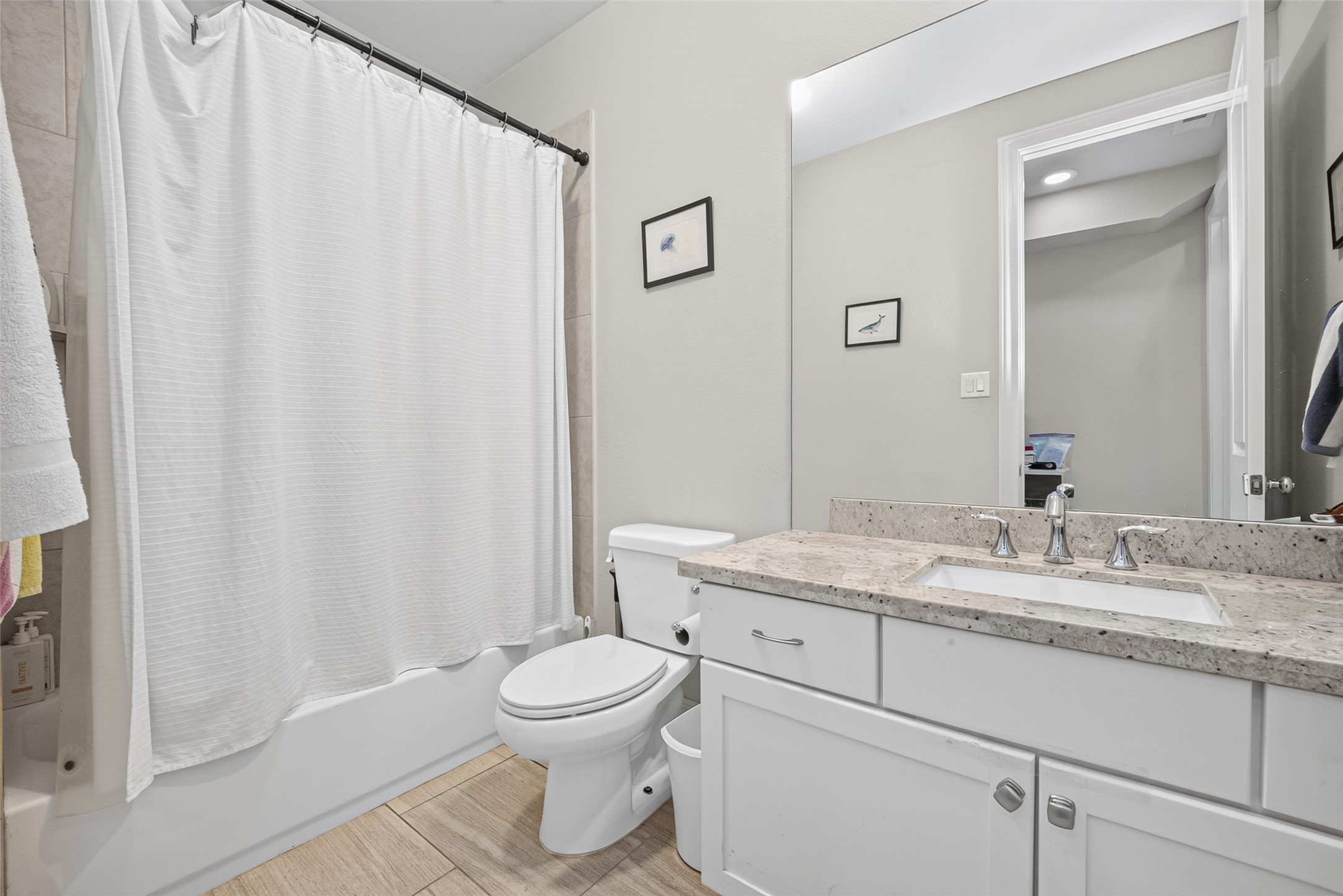 830 W 17th Street A Property Photo 24