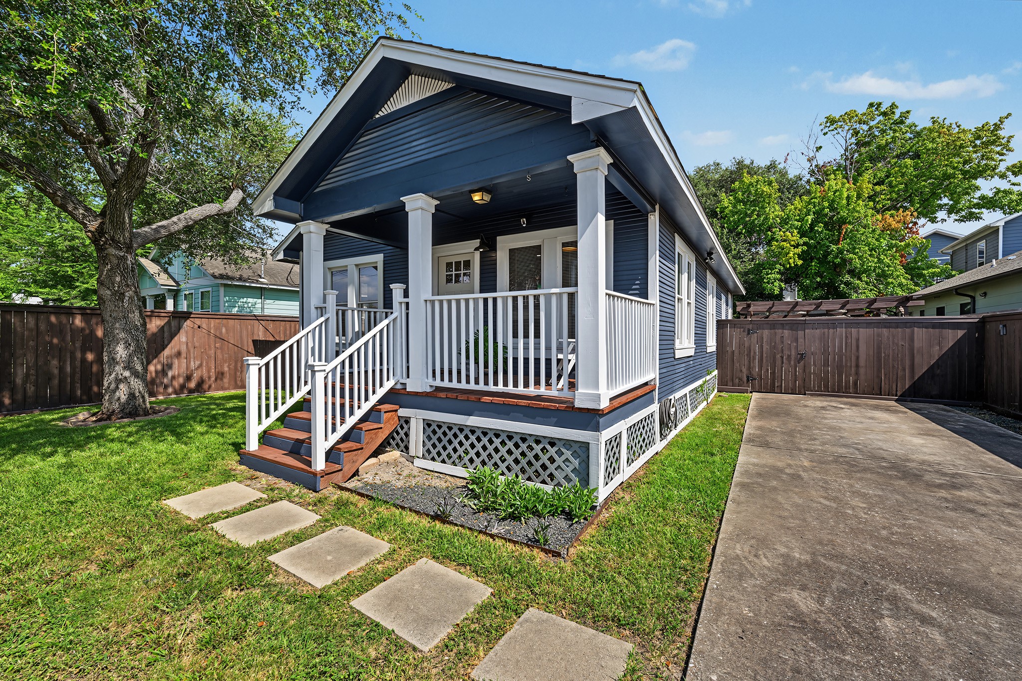 1721 Airline Drive Property Photo 1