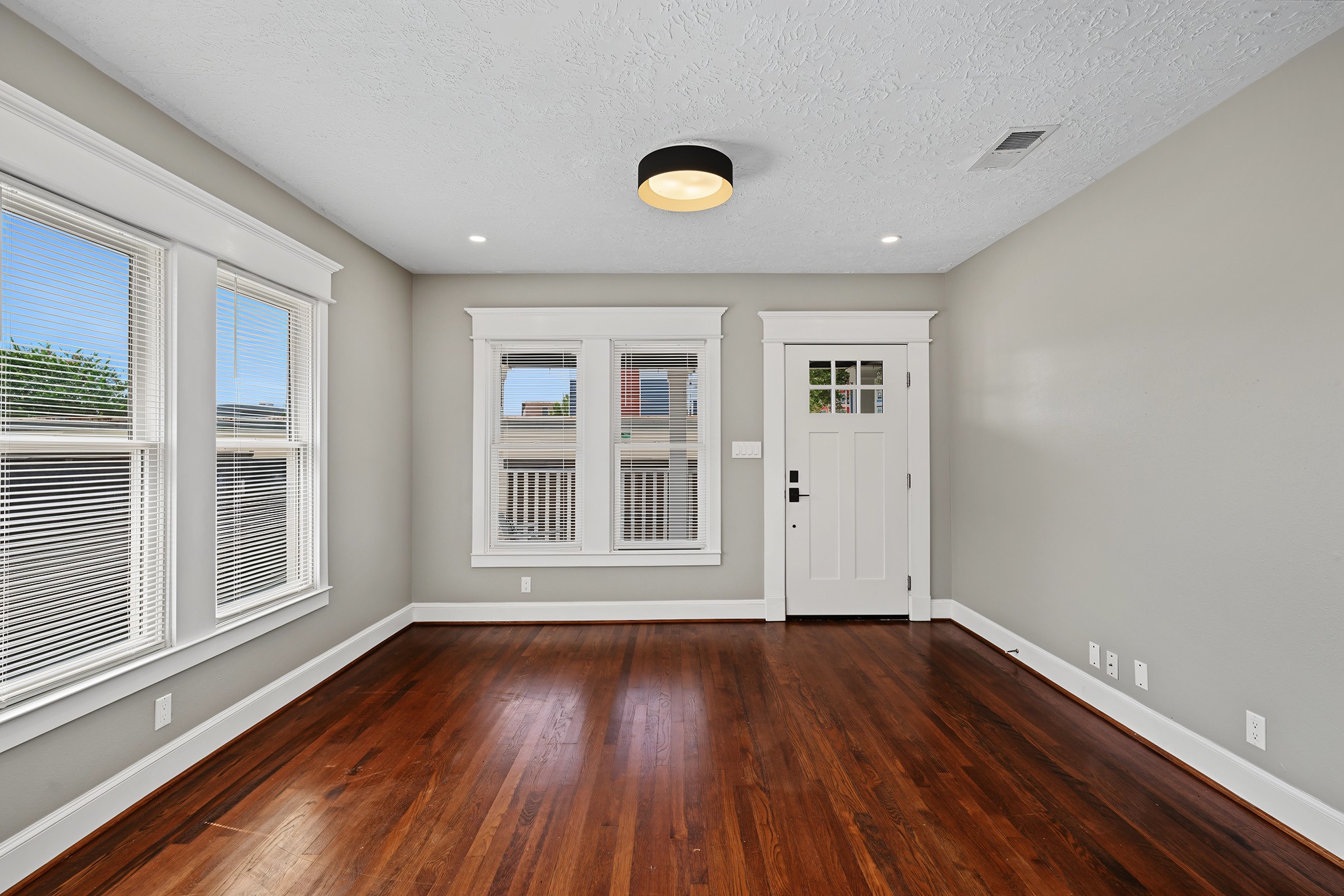 1721 Airline Drive Property Photo 8