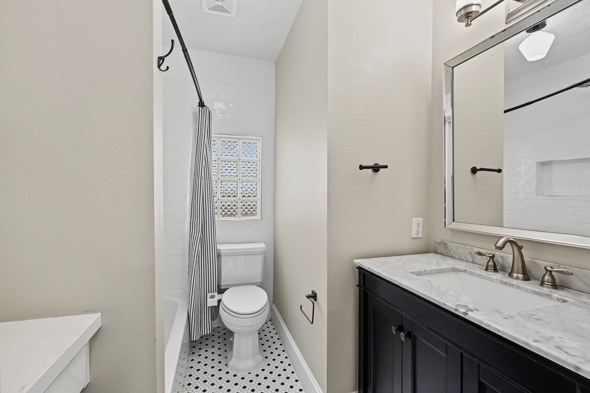 1721 Airline Drive Property Photo 27