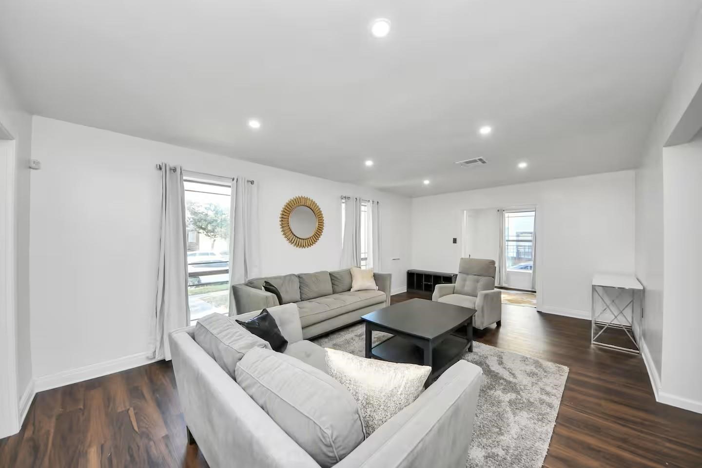 3217 Binz Street Property Photo 3