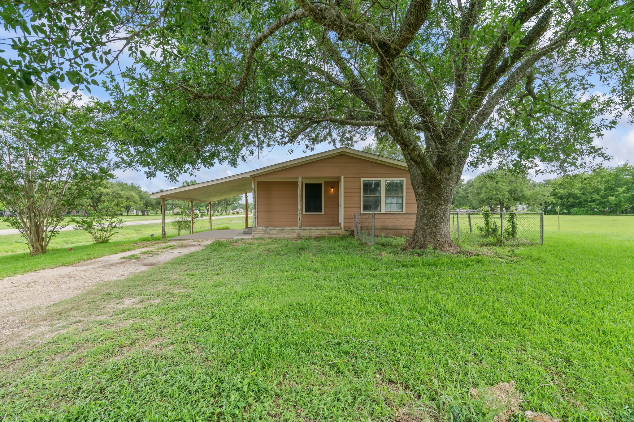 501 Carlson Circle Property Photo 1