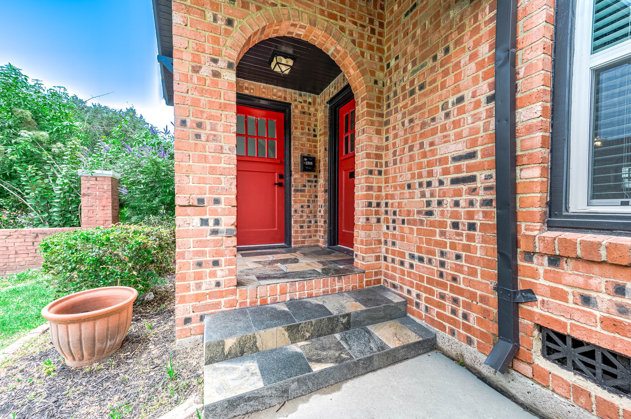 2511 Arbor Street Property Photo 2