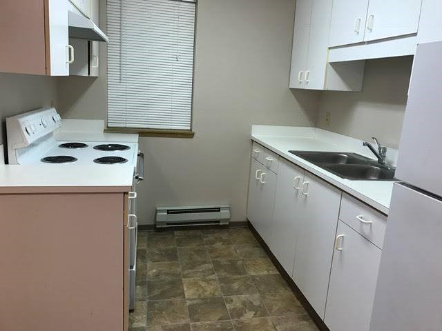 525 Perry Pl Property Photo 4