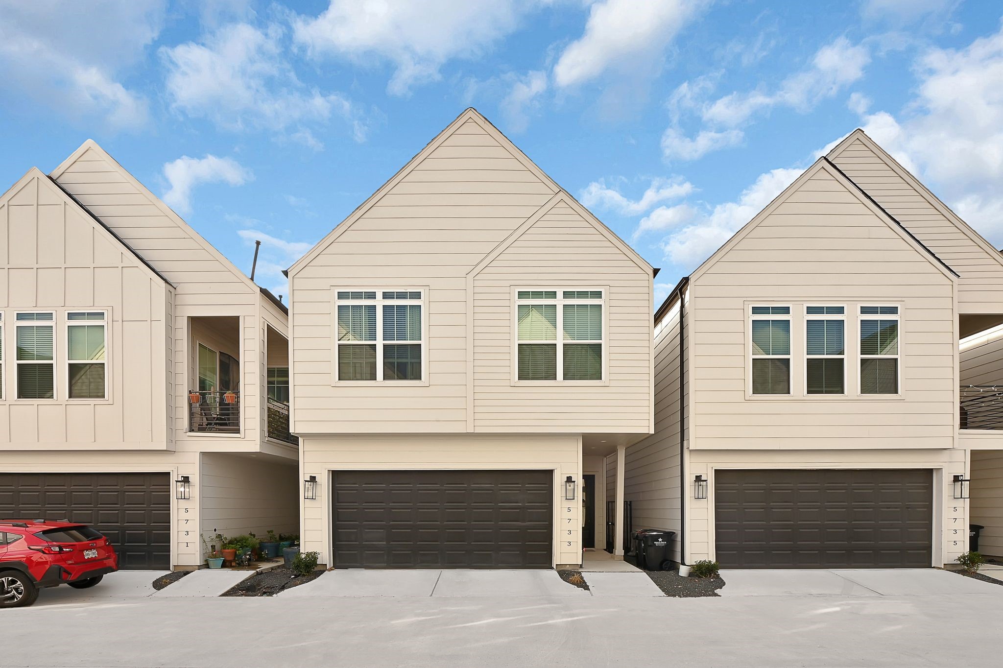 5733 White Magnolia Street Property Photo 1