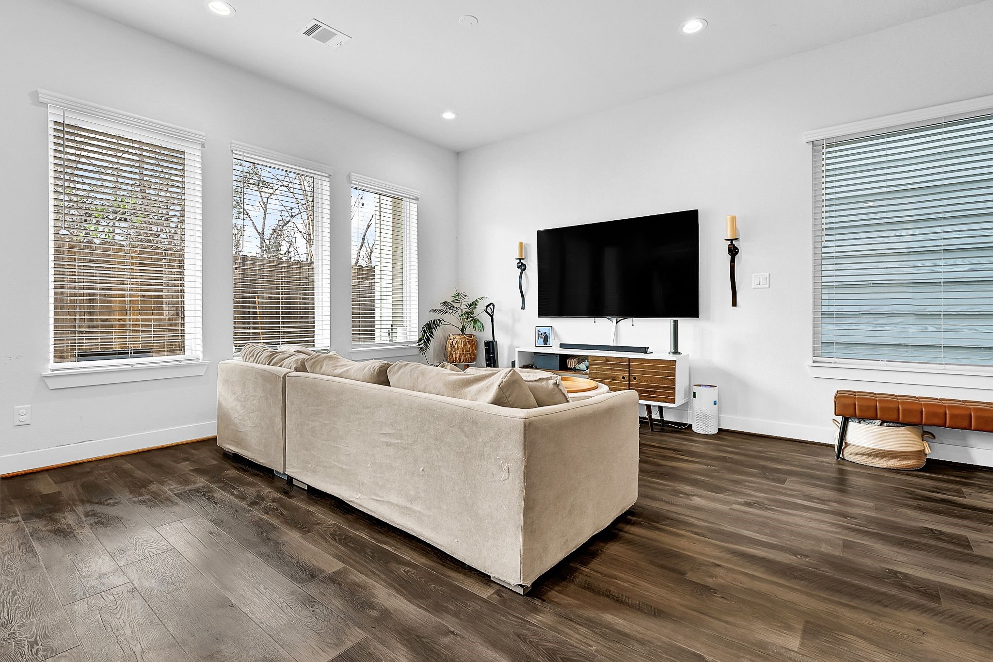 5733 White Magnolia Street Property Photo 6