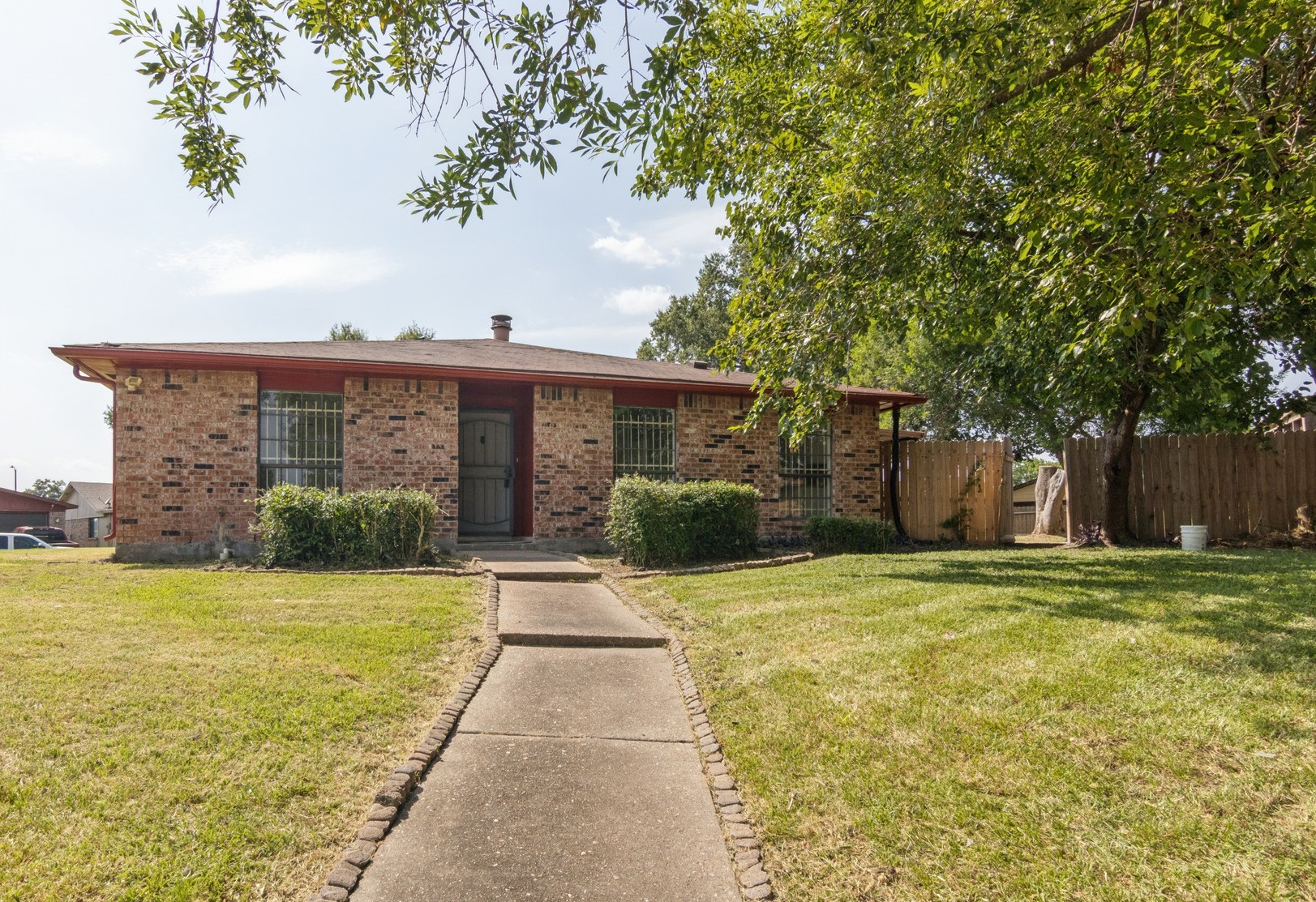 14603 Lorne Drive Property Photo 2