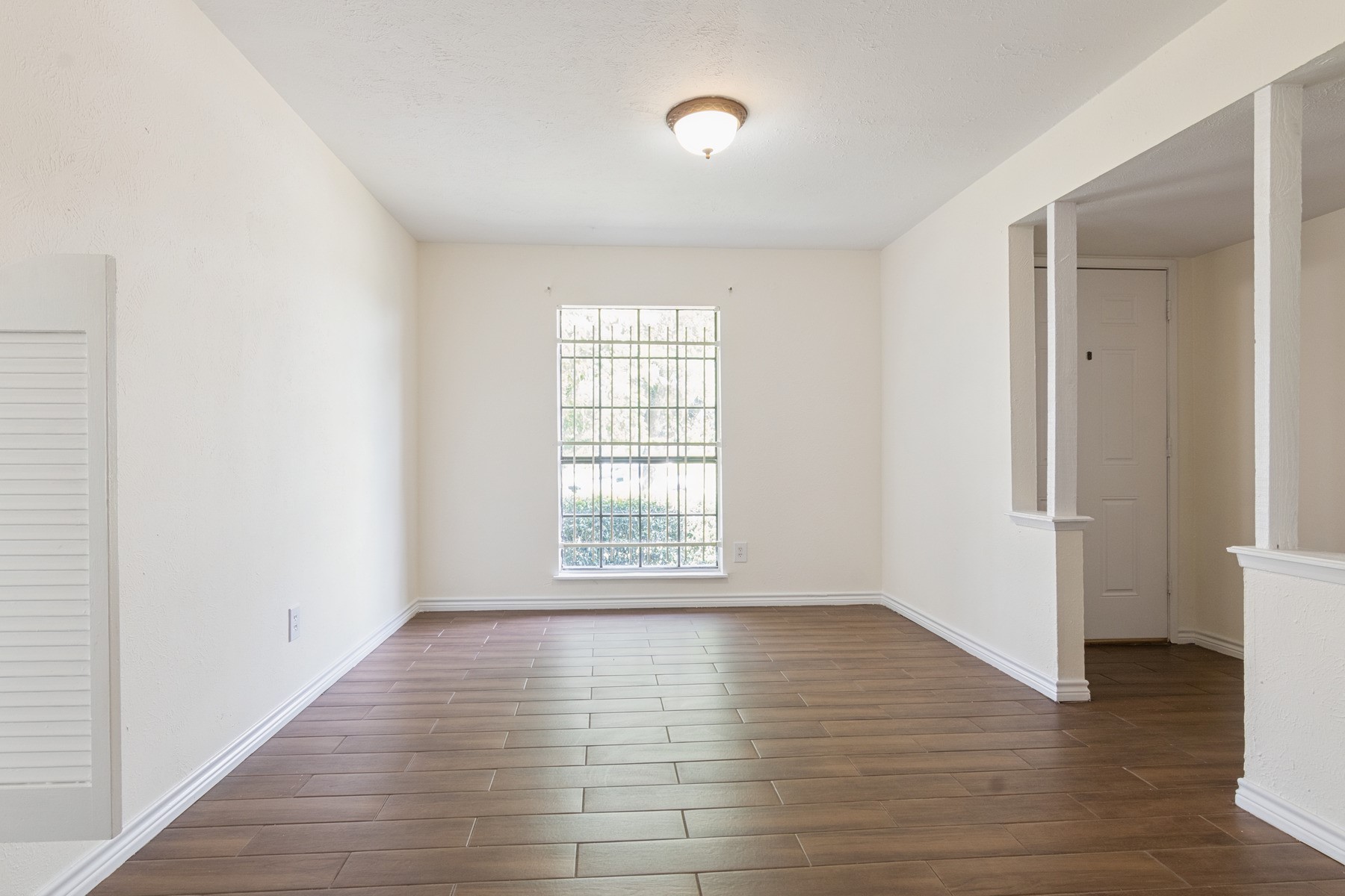 14603 Lorne Drive Property Photo 5