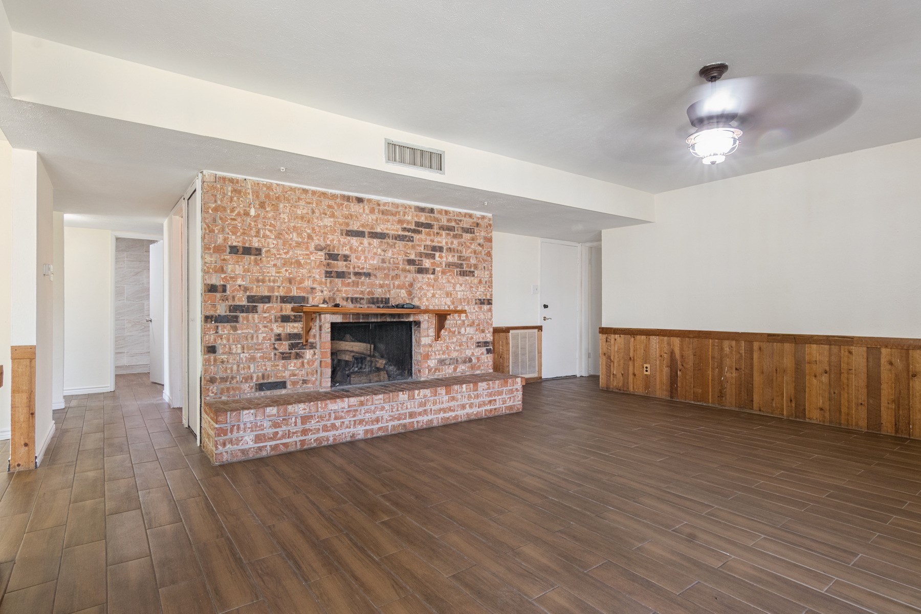 14603 Lorne Drive Property Photo 6
