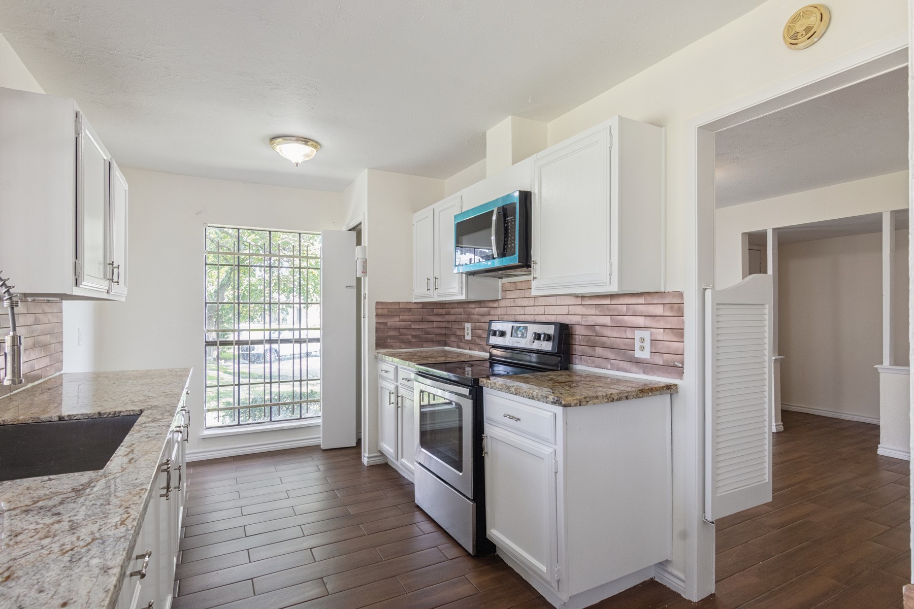 14603 Lorne Drive Property Photo 8
