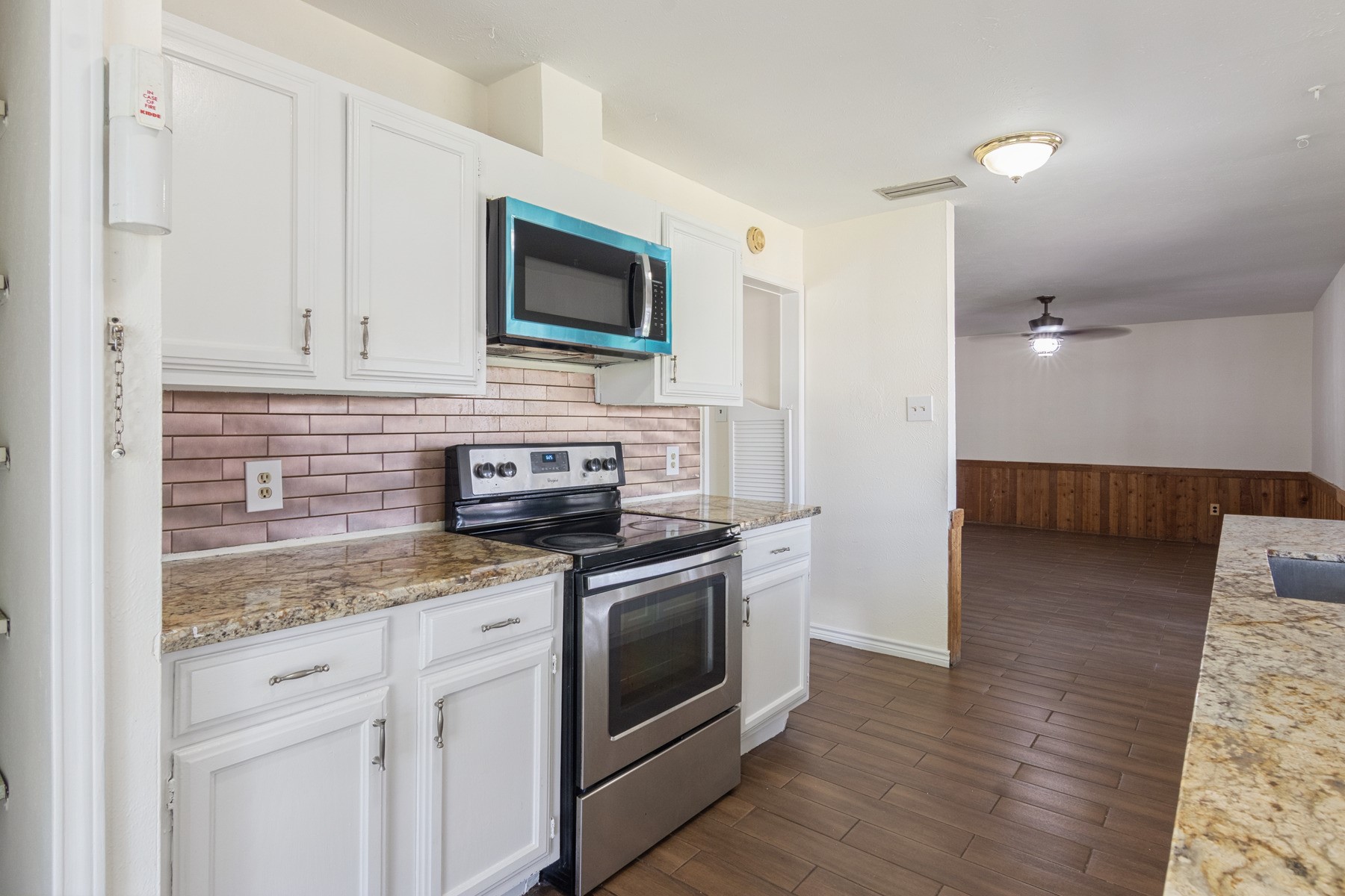14603 Lorne Drive Property Photo 9