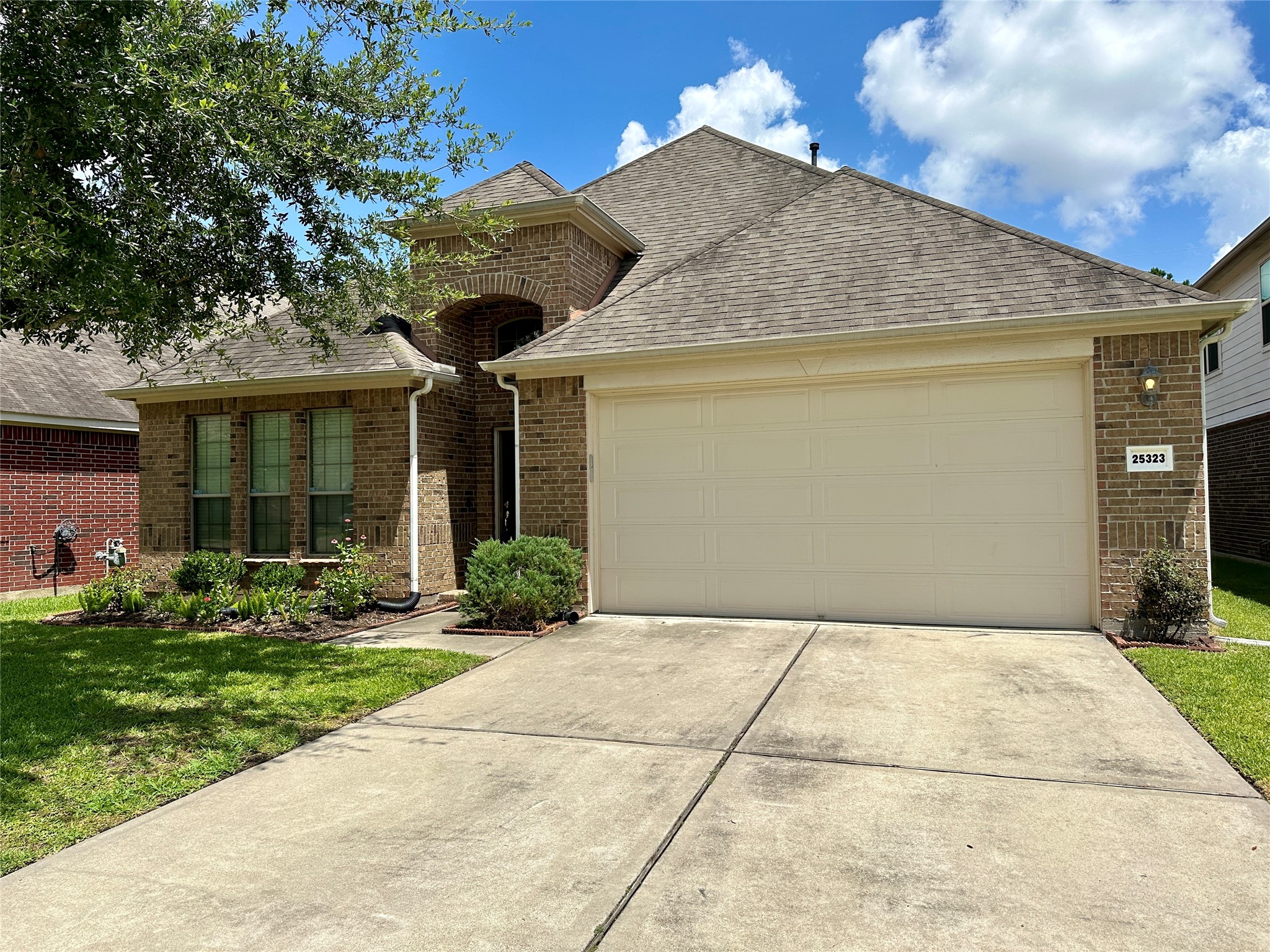25323 Lisburn Drive Property Photo 3