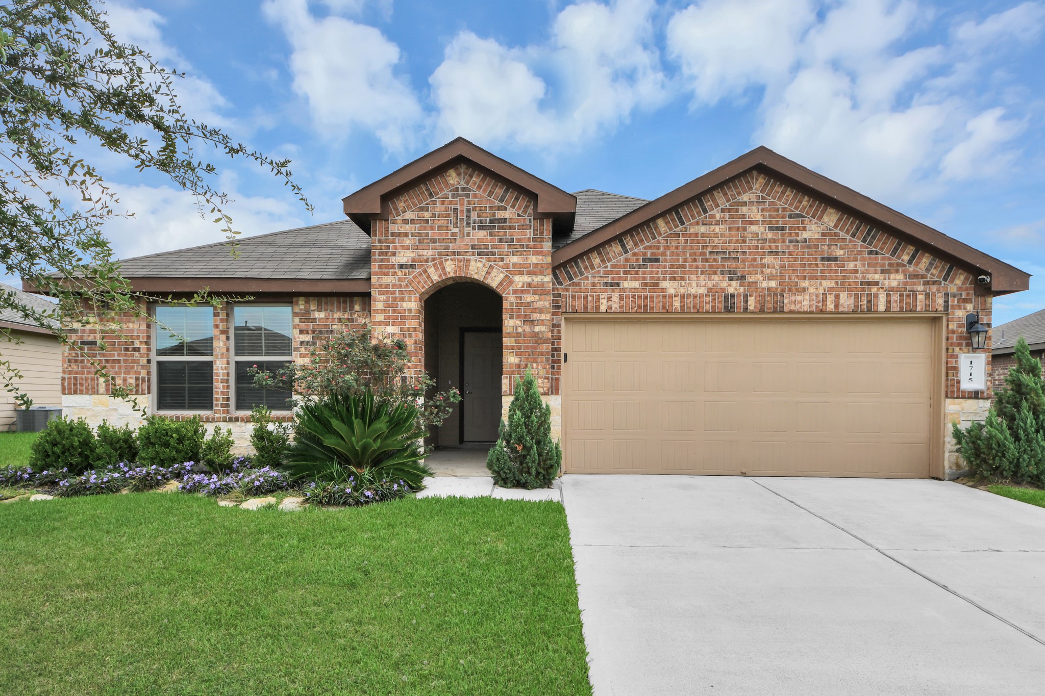 1715 Bear Spring Drive Property Photo 3