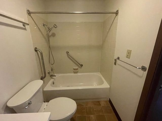 979 S Serrano Ave Property Photo 8