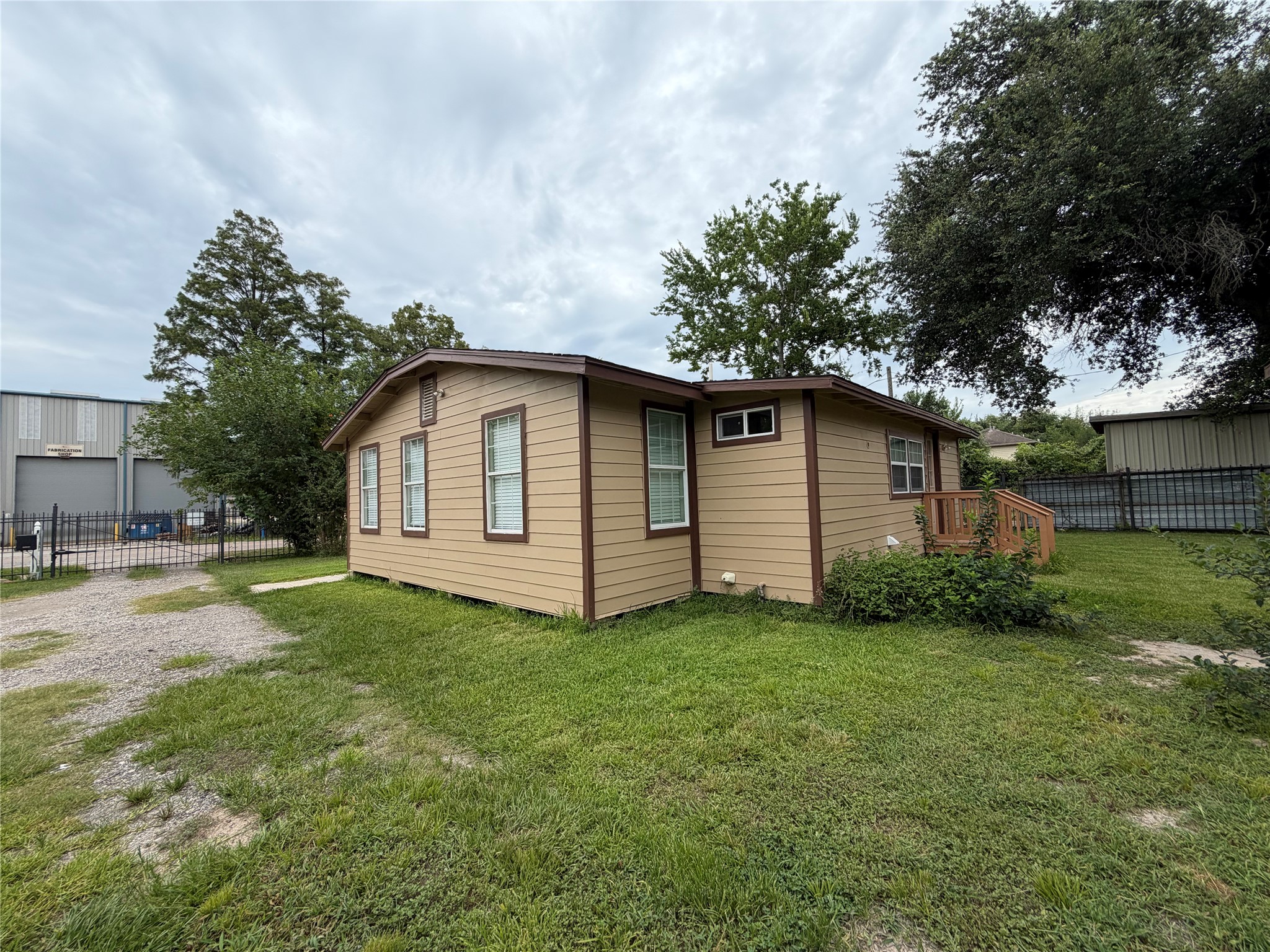 8907 Meadow Vista Boulevard Property Photo 7