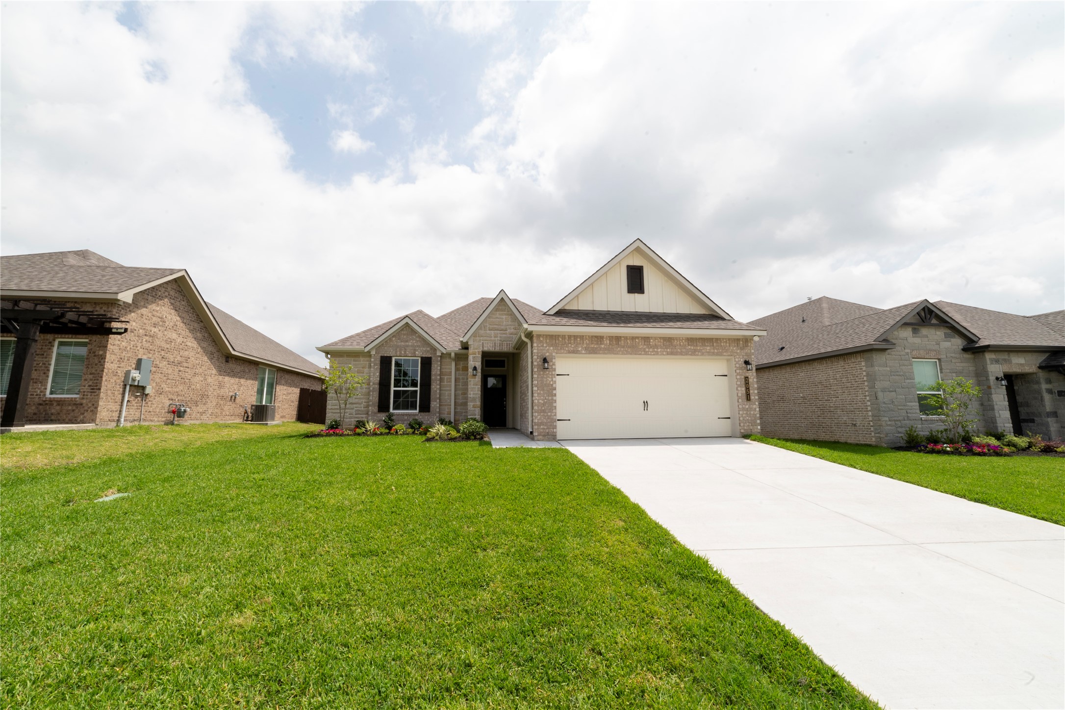 2051 Winepress Road Property Photo
