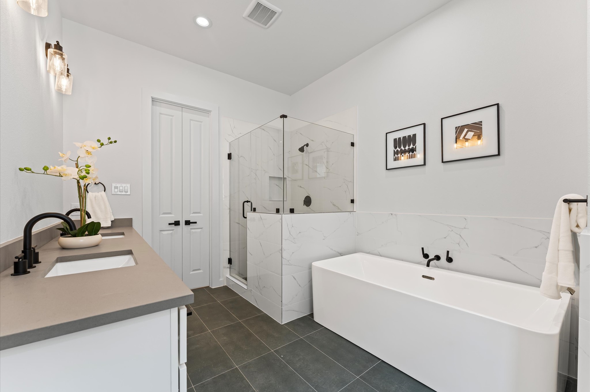 6421 Madrid Street Property Photo 14
