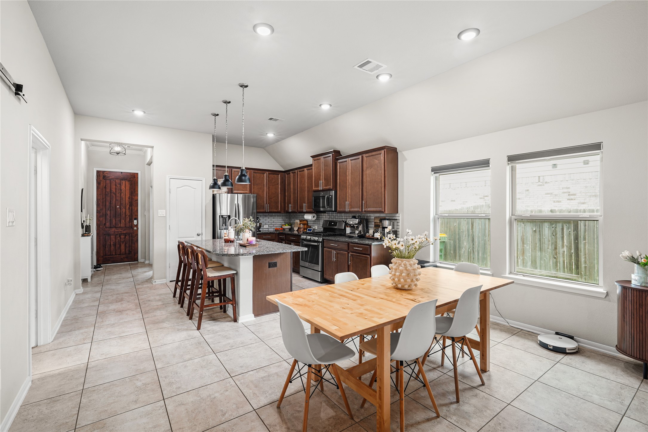 2109 Hickory Valley Court Property Photo 3