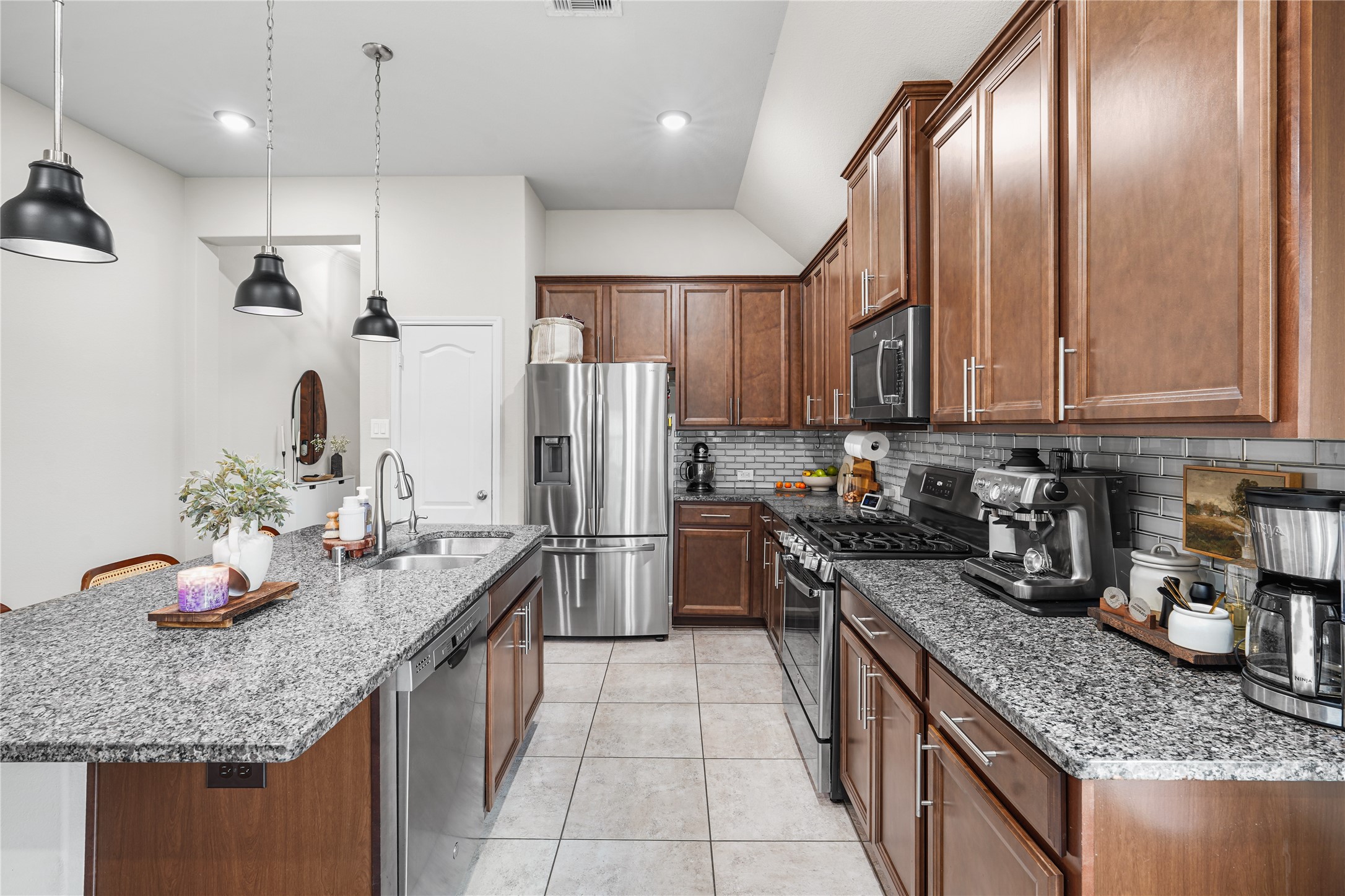 2109 Hickory Valley Court Property Photo 4