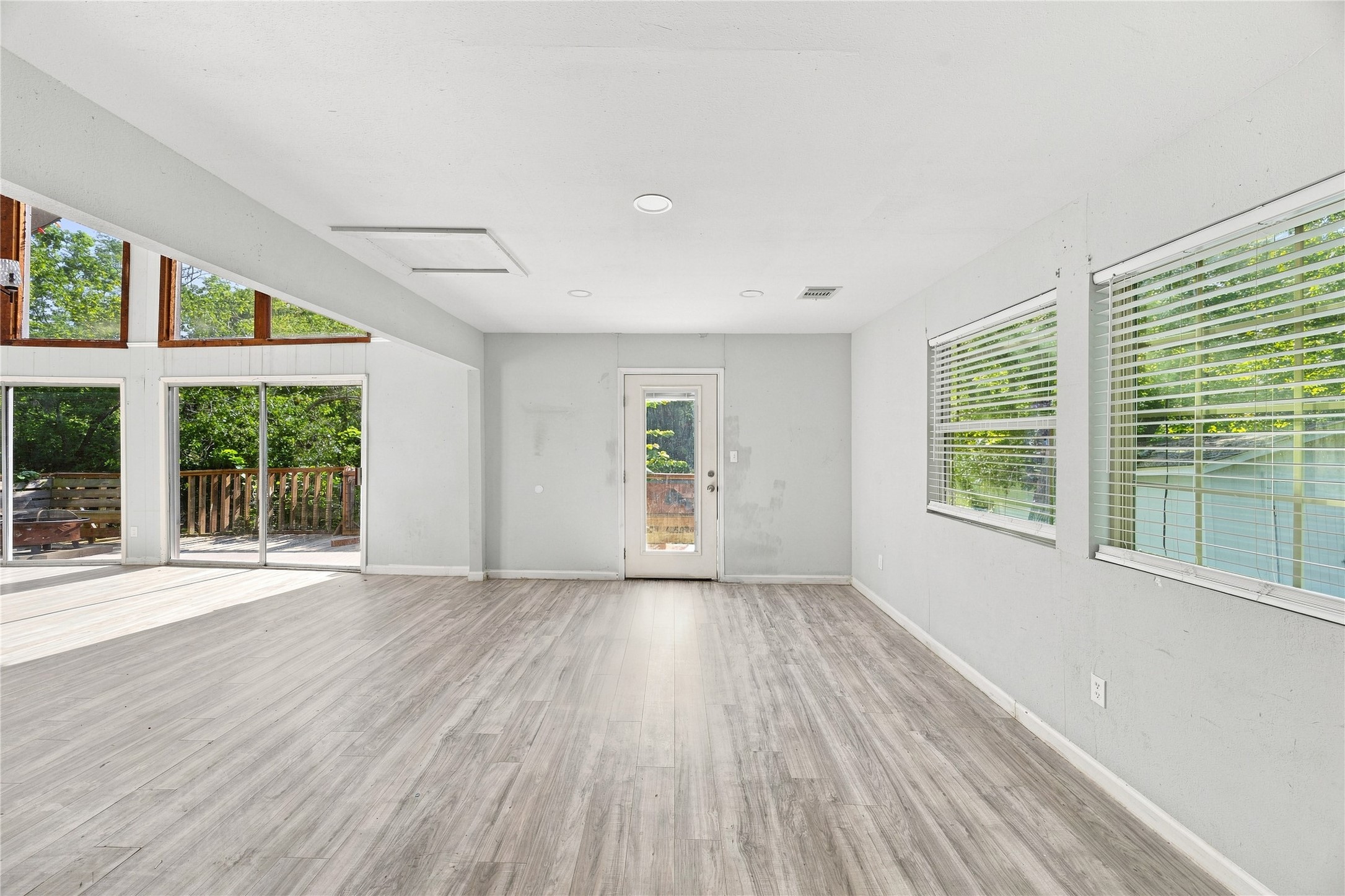 761 N Forest Cove Loop Property Photo 8