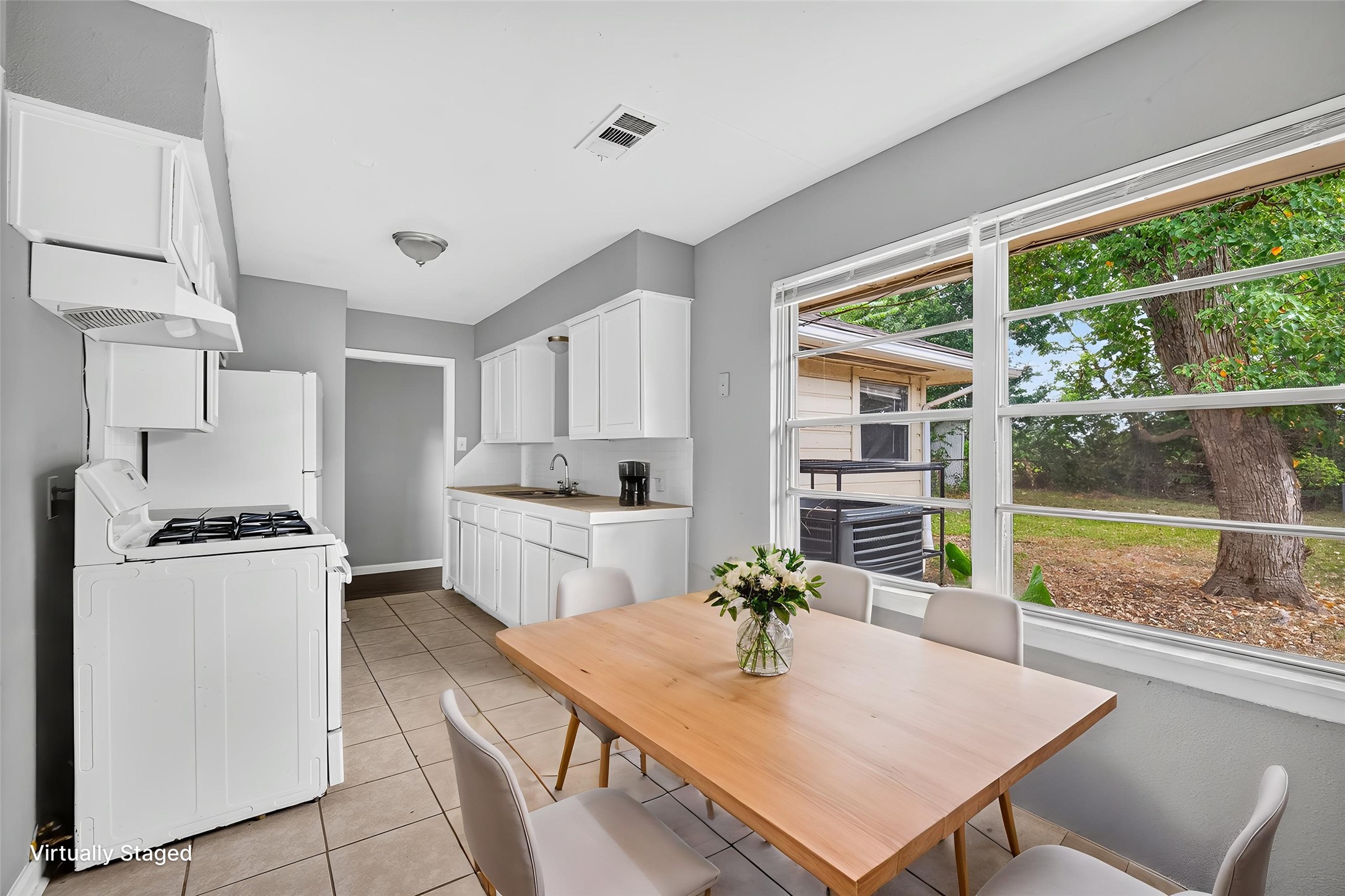 9610 Foredale Street Property Photo 3