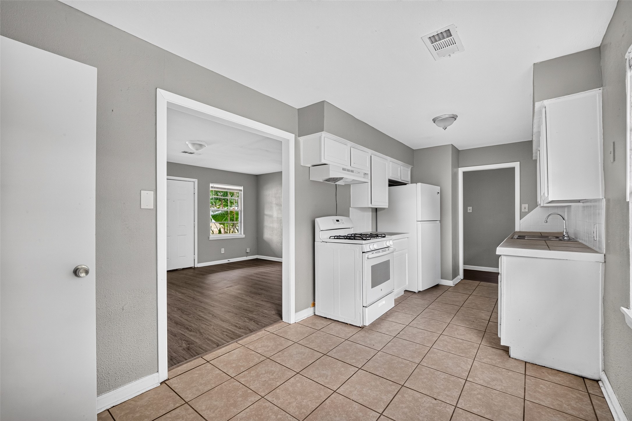 9610 Foredale Street Property Photo 10