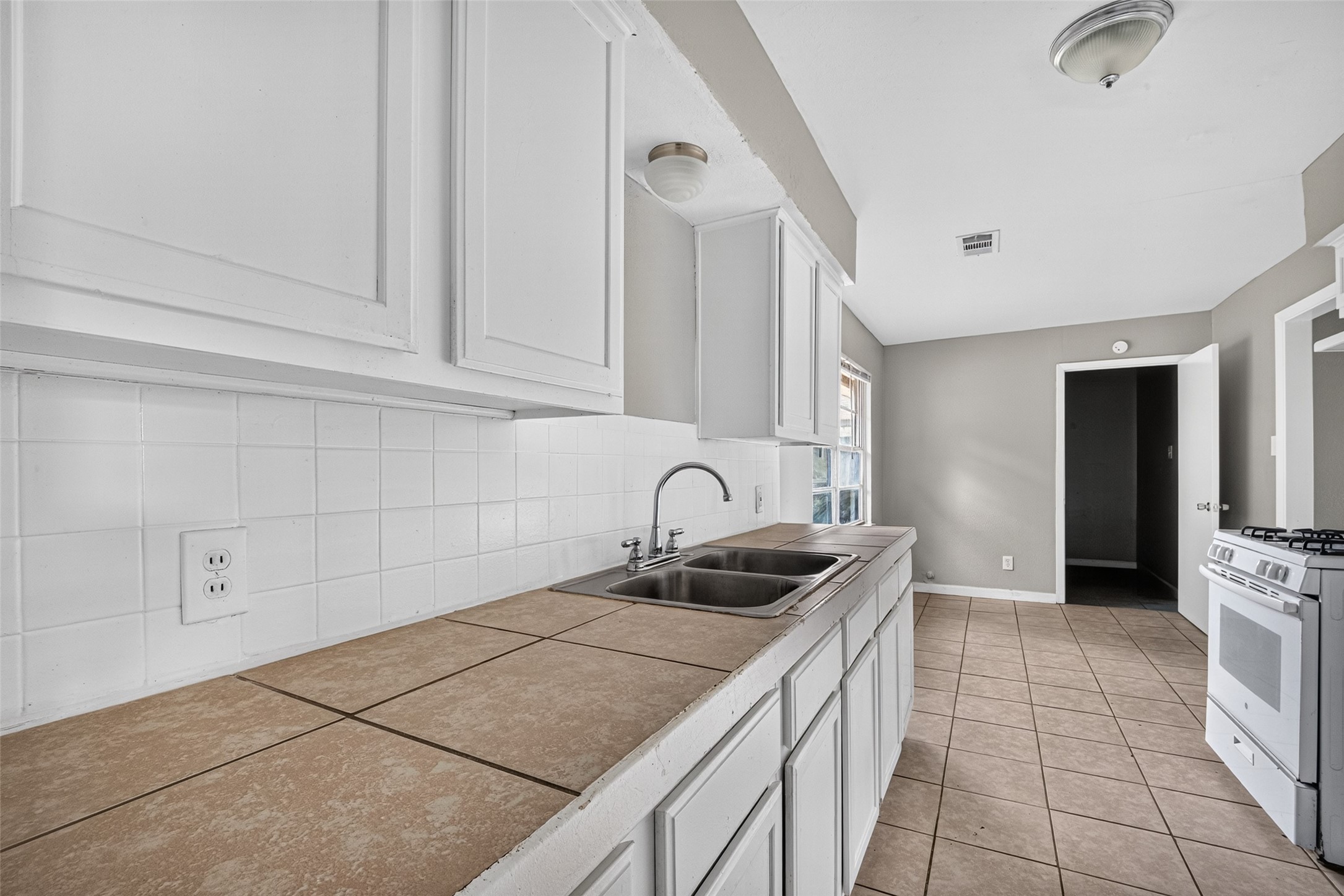 9610 Foredale Street Property Photo 16