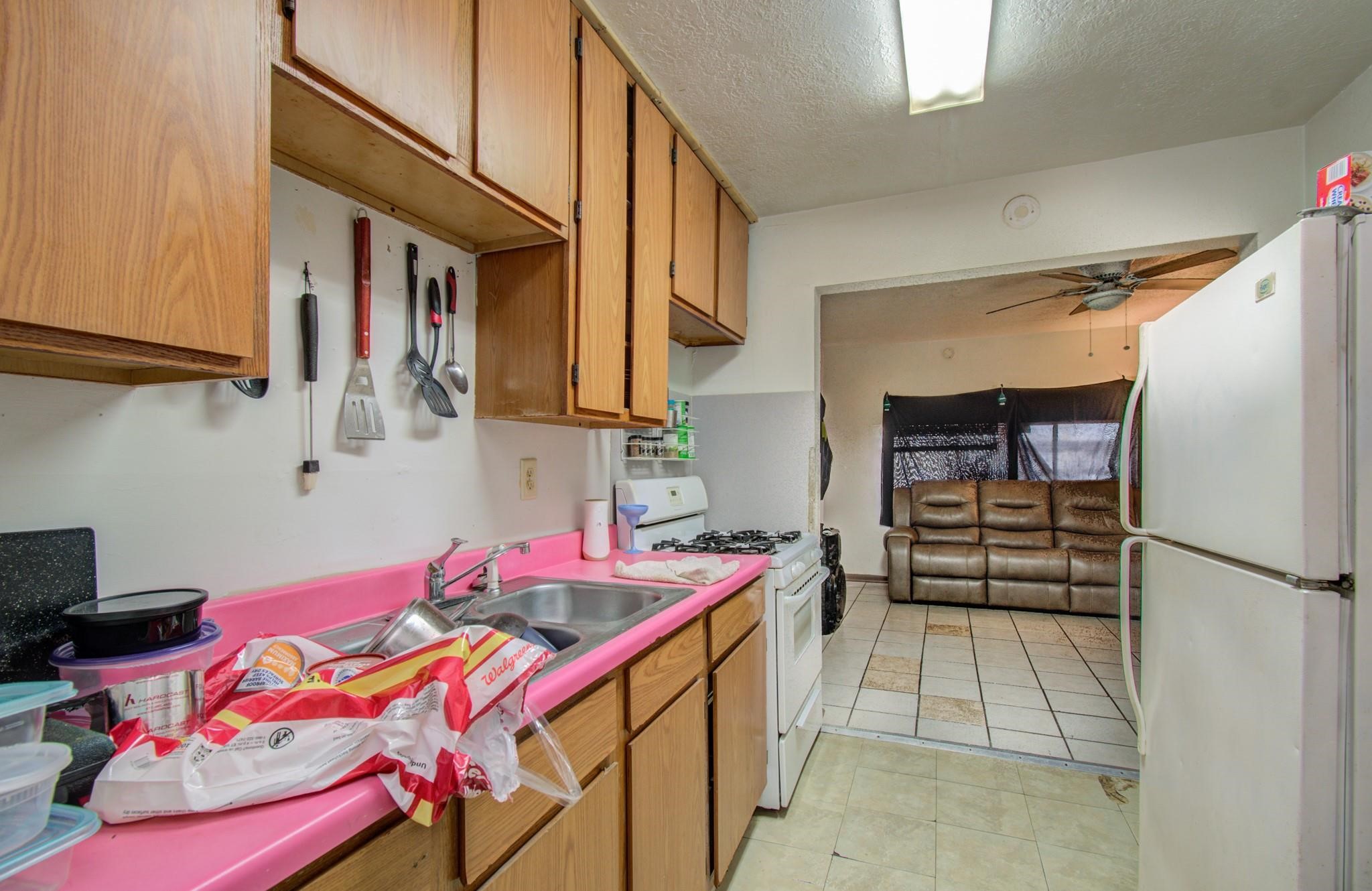 3610 Almeda Genoa Road Property Photo 9