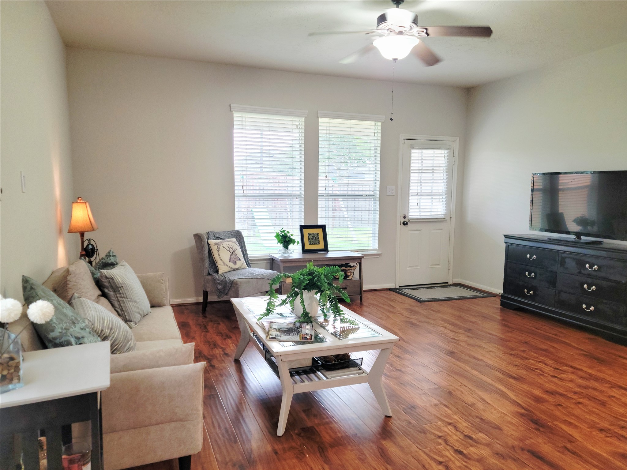 8811 Henrico Lane Property Photo 3
