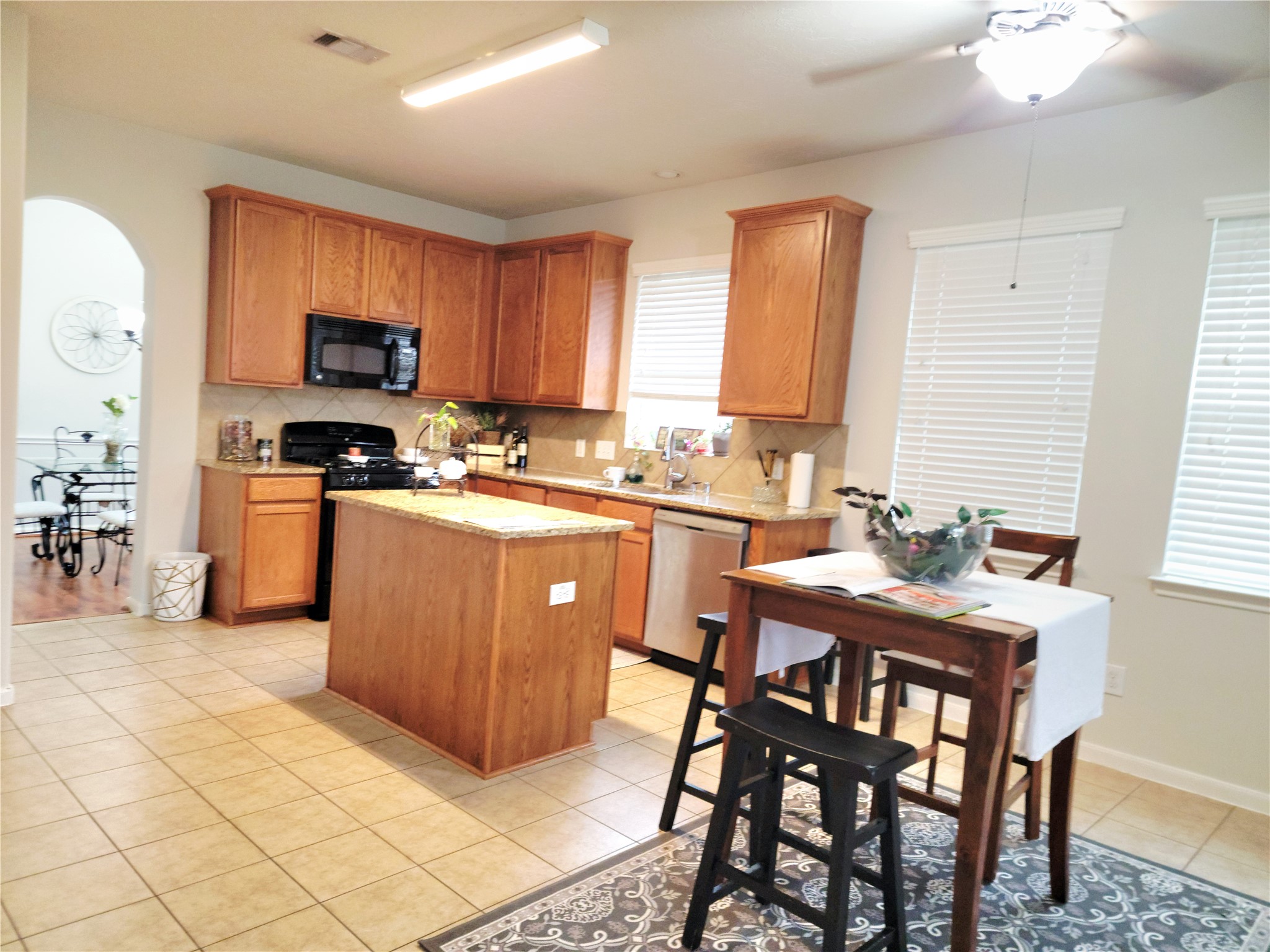 8811 Henrico Lane Property Photo 4